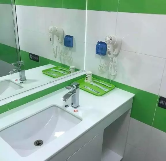 ホテル 7 Days Inn