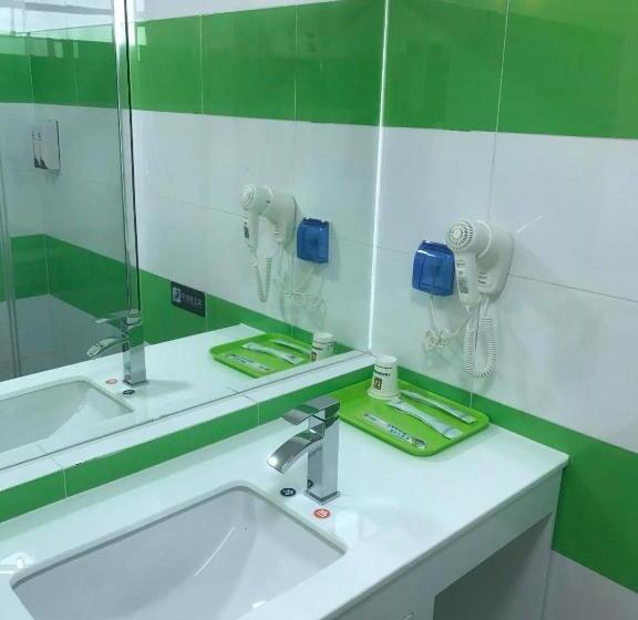 בית מלון כפרי 7 Days Inn