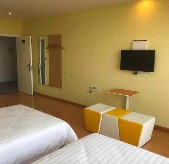 בית מלון כפרי 7 Days Inn