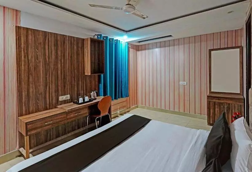 هتل Oyo 28302  Welcome Banquets And Room