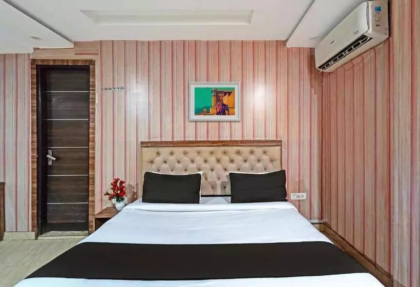 هتل Oyo 28302  Welcome Banquets And Room