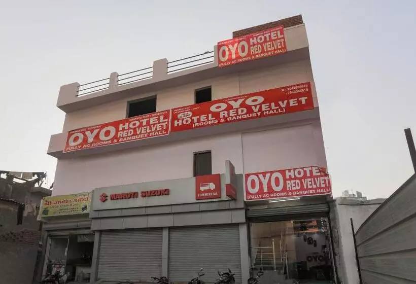 ホテル Oyo 75701 Red Velvet Rooms & Banquet