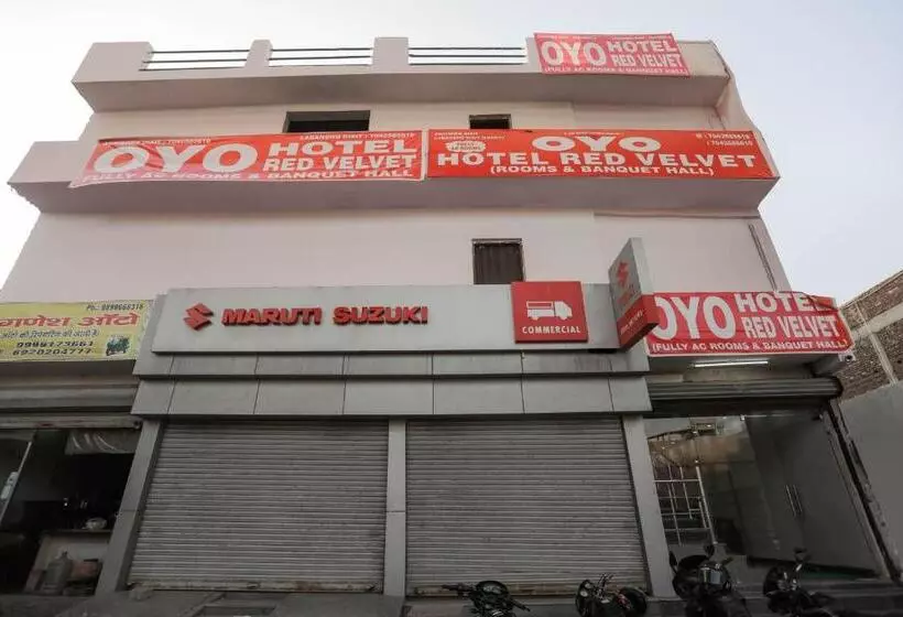 ホテル Oyo 75701 Red Velvet Rooms & Banquet