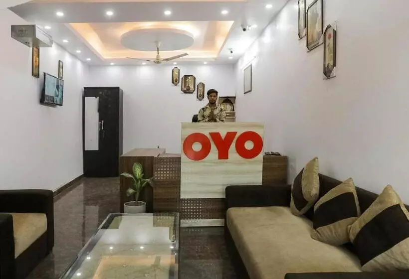 ホテル Oyo 75701 Red Velvet Rooms & Banquet