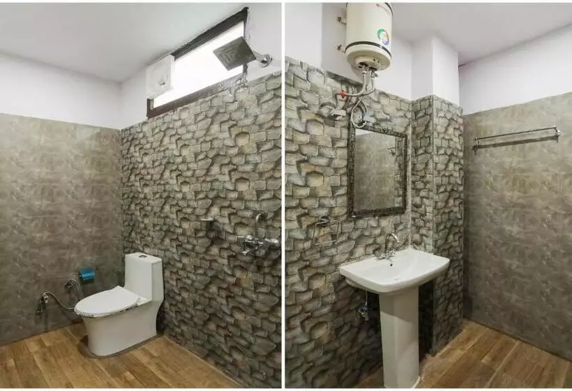 ホテル Oyo 75701 Red Velvet Rooms & Banquet