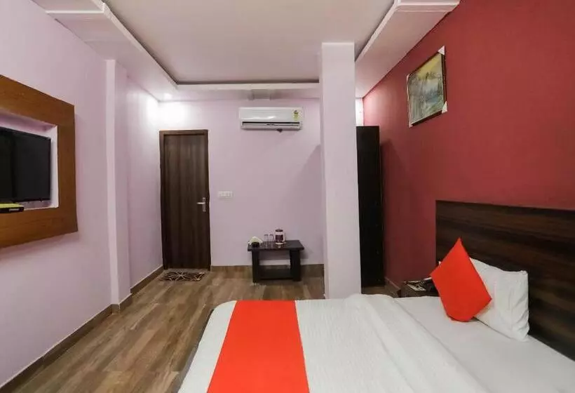 ホテル Oyo 75701 Red Velvet Rooms & Banquet