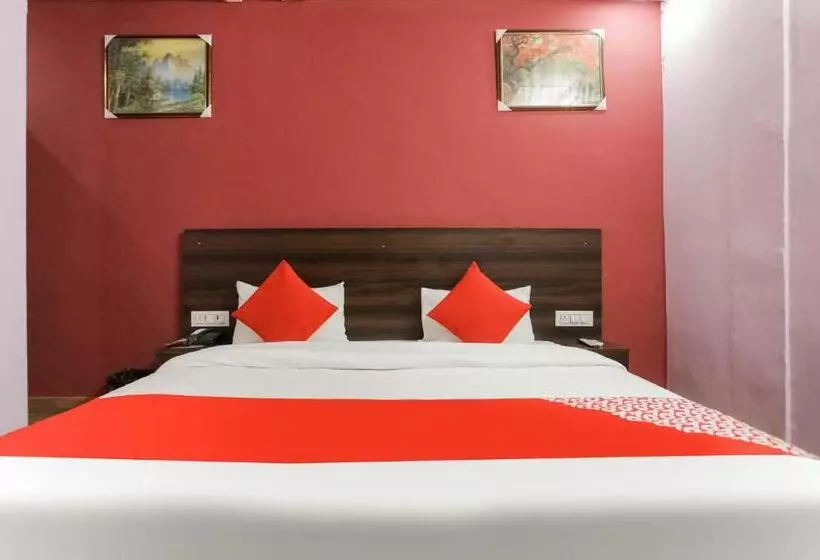 ホテル Oyo 75701 Red Velvet Rooms & Banquet