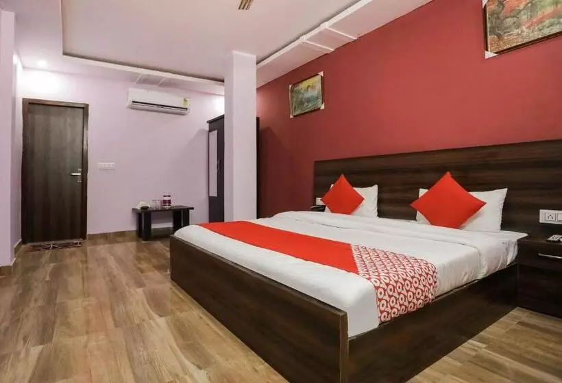 ホテル Oyo 75701 Red Velvet Rooms & Banquet