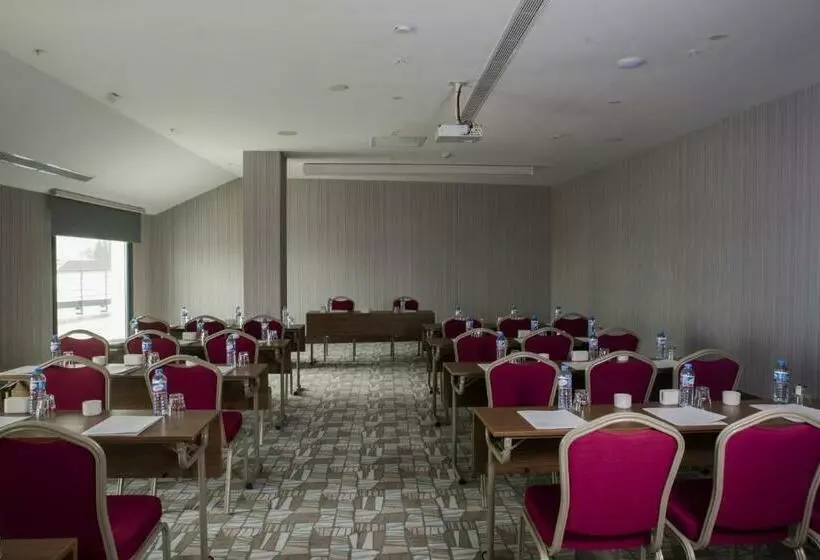 Hotelli Ramada By Wyndham Sakarya Hendek