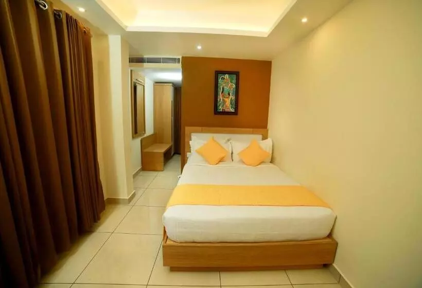 ホテル Treebo Sree Varshavilas Regency, 500 Mtrs From Guruvayoor Temple