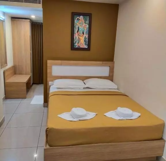 ホテル Treebo Sree Varshavilas Regency, 500 Mtrs From Guruvayoor Temple