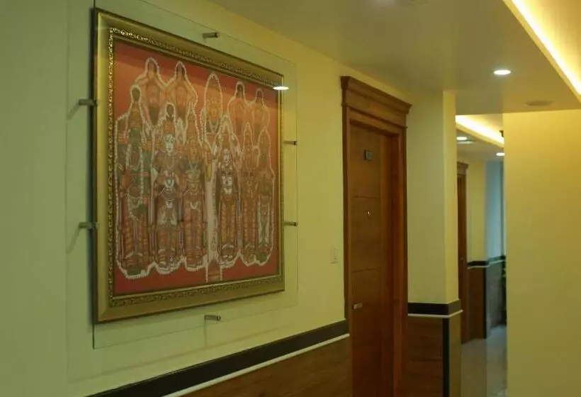 ホテル Treebo Sree Varshavilas Regency, 500 Mtrs From Guruvayoor Temple