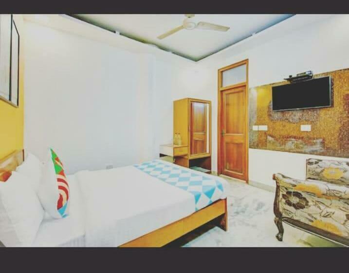 Pensió Oyo Home 66835 Pleasant Cosy Richa Palace