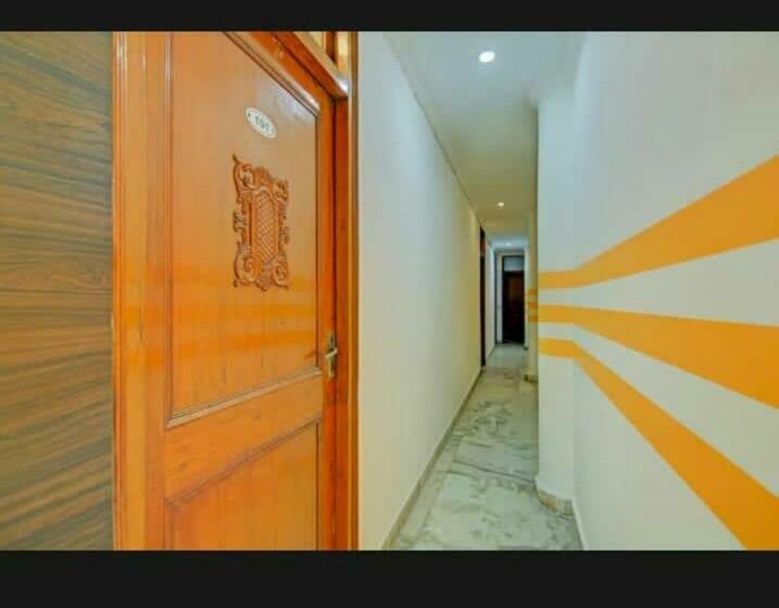 Pensió Oyo Home 66835 Pleasant Cosy Richa Palace