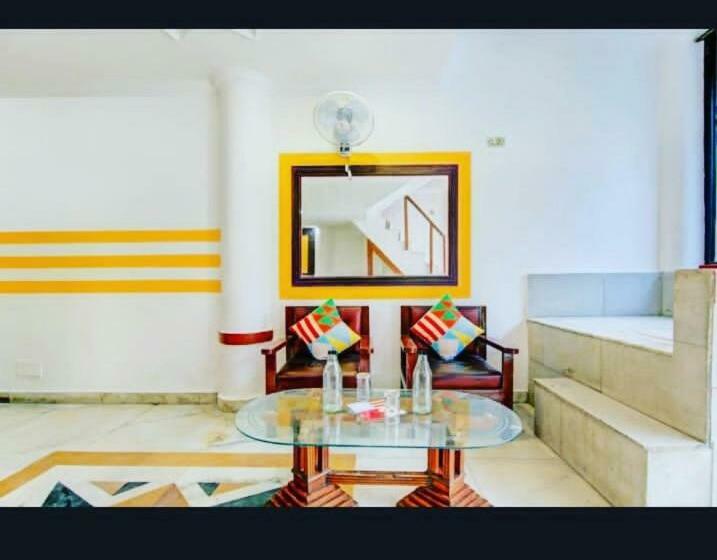 Pensió Oyo Home 66835 Pleasant Cosy Richa Palace