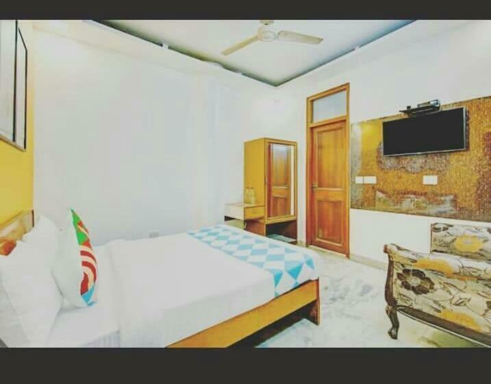 Pensió Oyo Home 66835 Pleasant Cosy Richa Palace