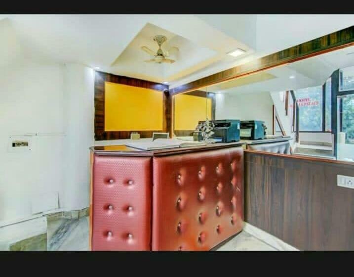 Pensió Oyo Home 66835 Pleasant Cosy Richa Palace