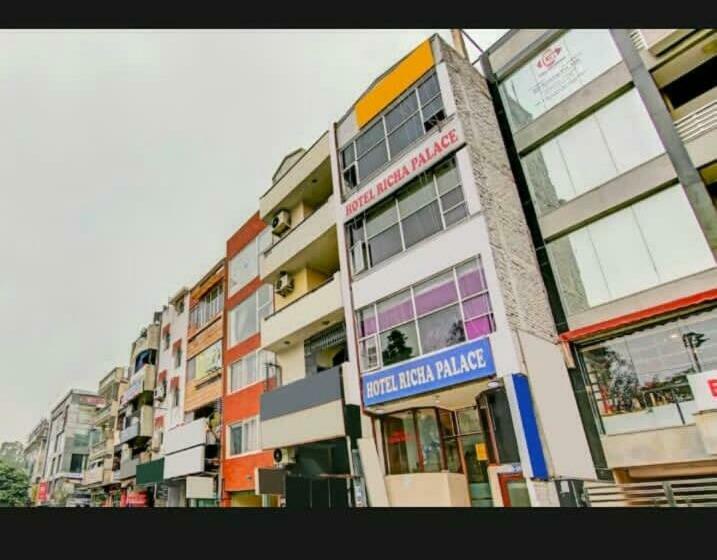 Pensió Oyo Home 66835 Pleasant Cosy Richa Palace