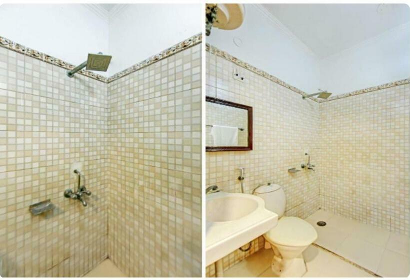 Pensió Oyo Home 66835 Pleasant Cosy Richa Palace