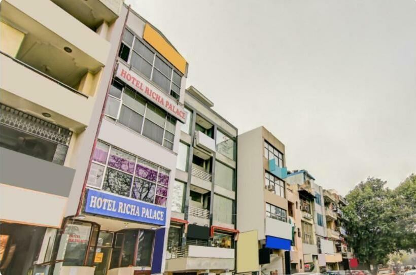 Pensió Oyo Home 66835 Pleasant Cosy Richa Palace