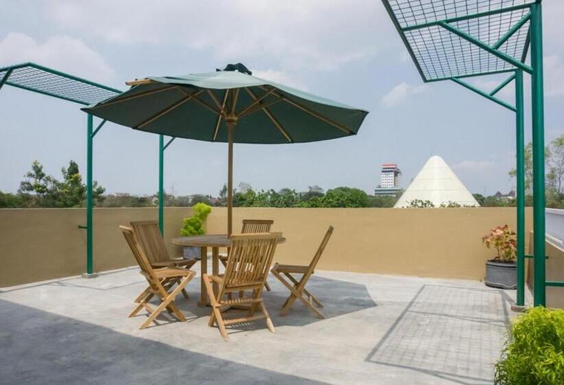 פנסיון Reddoorz Syariah Near Taman Pelangi Monjali