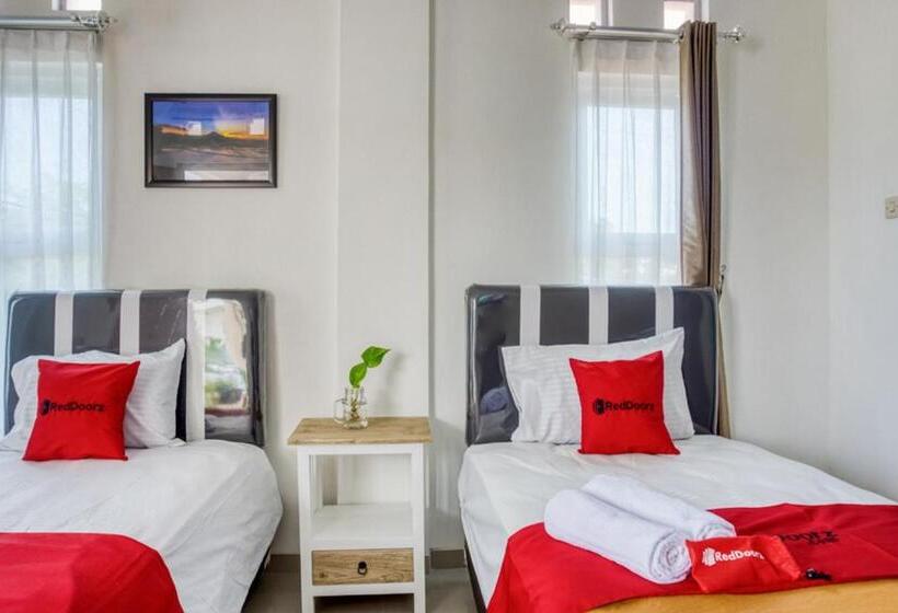 פנסיון Reddoorz Syariah Near Taman Pelangi Monjali