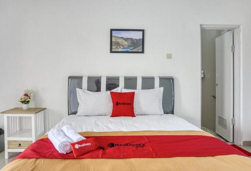 פנסיון Reddoorz Syariah Near Taman Pelangi Monjali