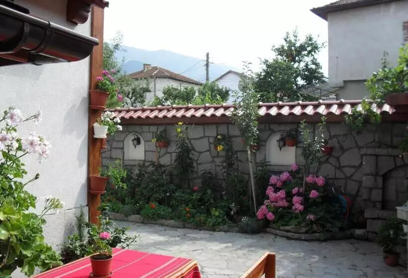 Family Hotel Nadejda