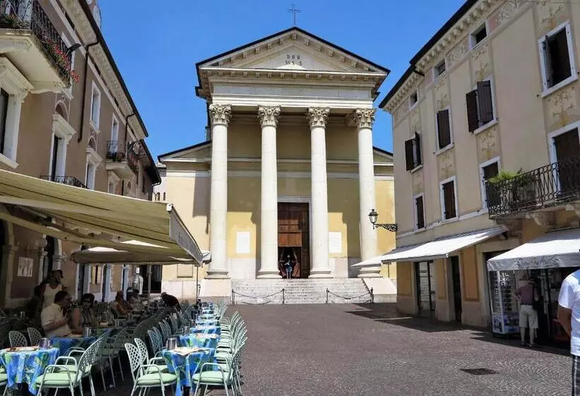 هتل Albergo Fiorita