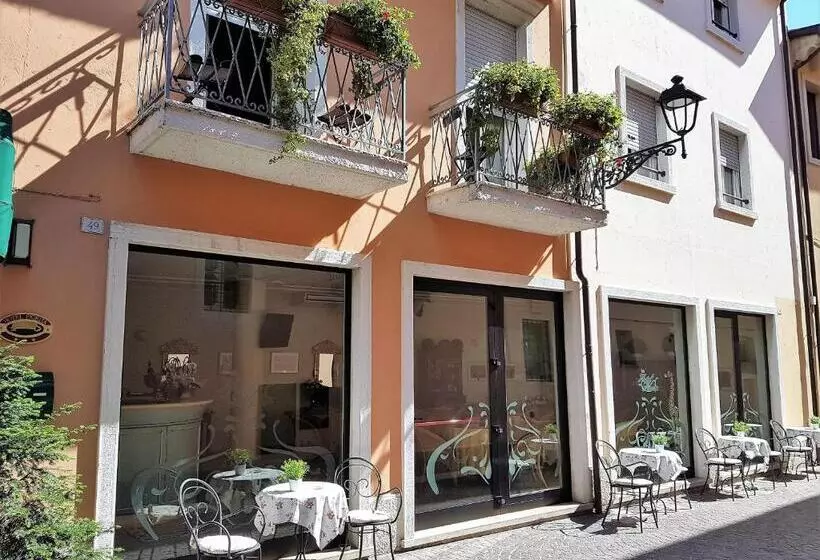 هتل Albergo Fiorita