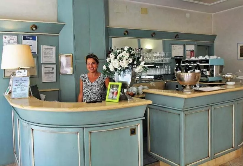 هتل Albergo Fiorita