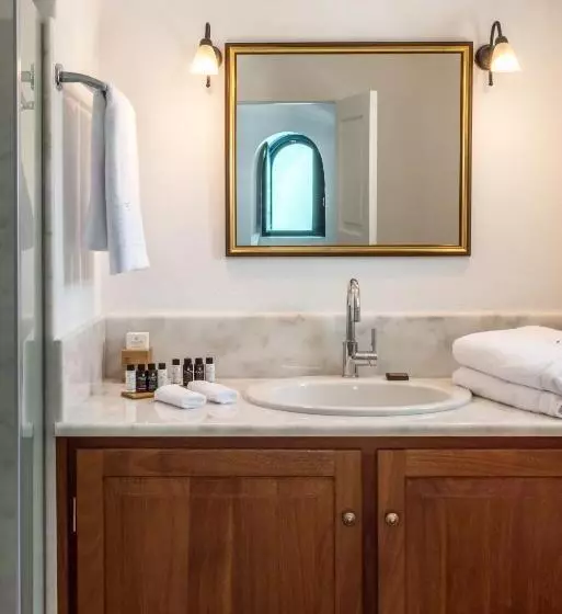 هتل Chelidonia Luxury Suites