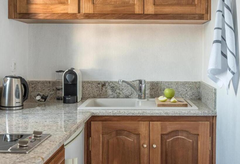 هتل Chelidonia Luxury Suites