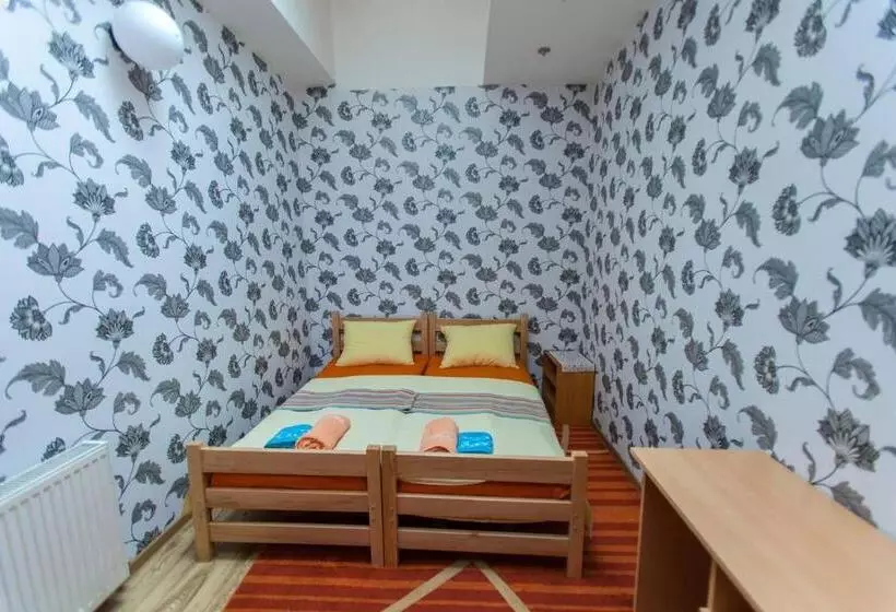 پانسیون Nona's Guest House
