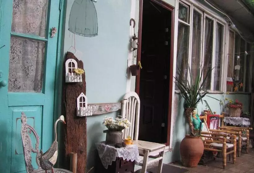 پانسیون Nona's Guest House