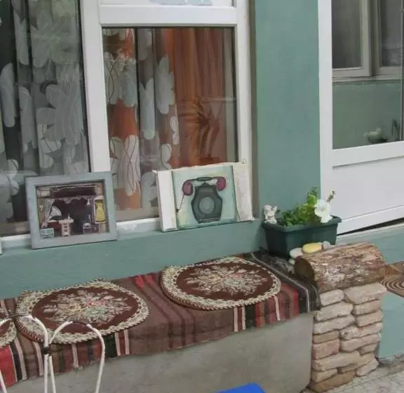 پانسیون Nona's Guest House