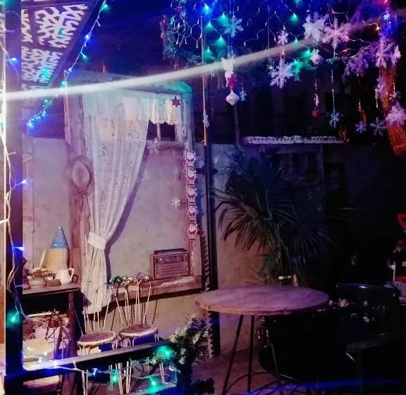 پانسیون Nona's Guest House