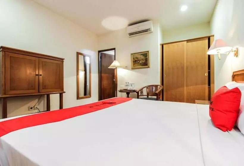 Majatalo Reddoorz Plus At Pitagiri Gbk Senayan