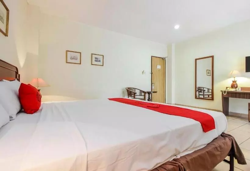 Majatalo Reddoorz Plus At Pitagiri Gbk Senayan