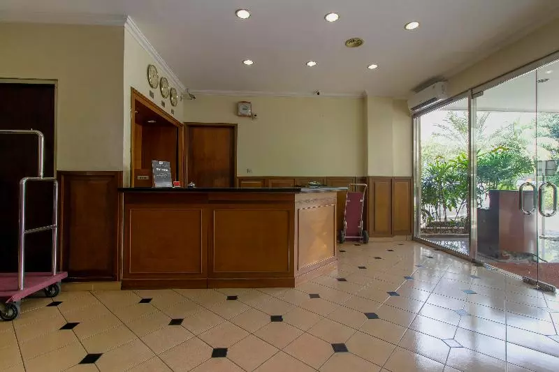 Majatalo Reddoorz Plus At Pitagiri Gbk Senayan