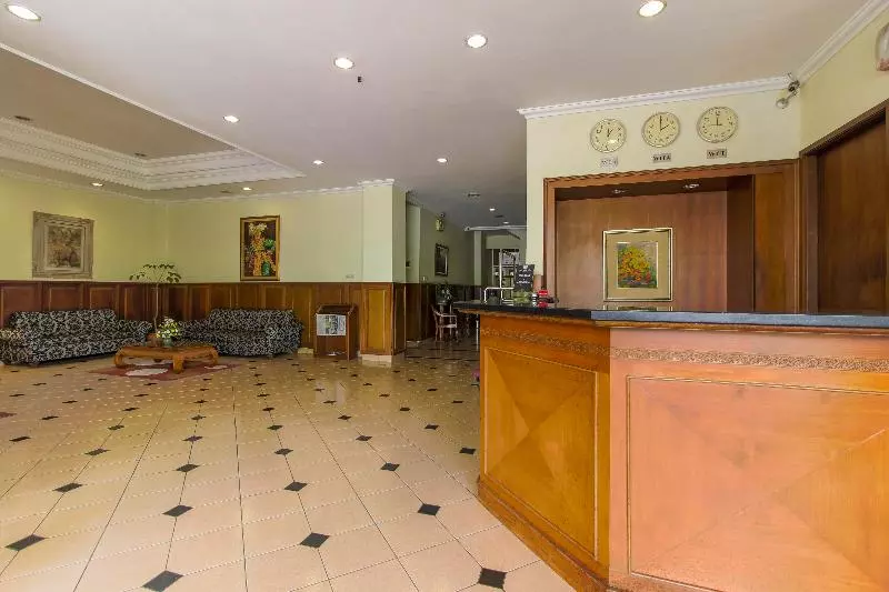 Majatalo Reddoorz Plus At Pitagiri Gbk Senayan