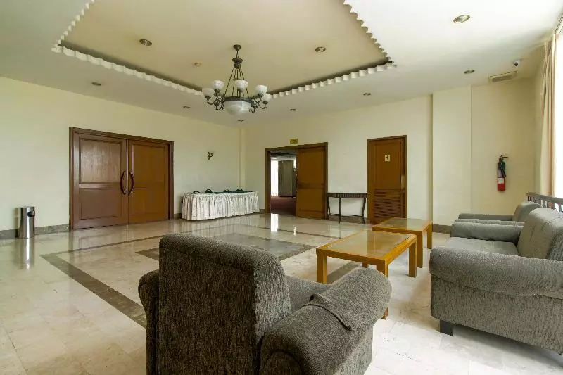 Majatalo Reddoorz Plus At Pitagiri Gbk Senayan