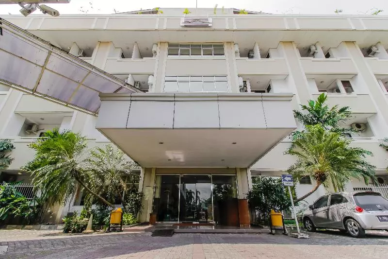 Majatalo Reddoorz Plus At Pitagiri Gbk Senayan