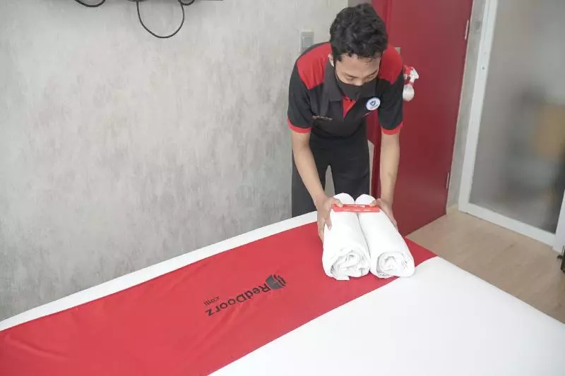 Majatalo Reddoorz Plus At Pitagiri Gbk Senayan