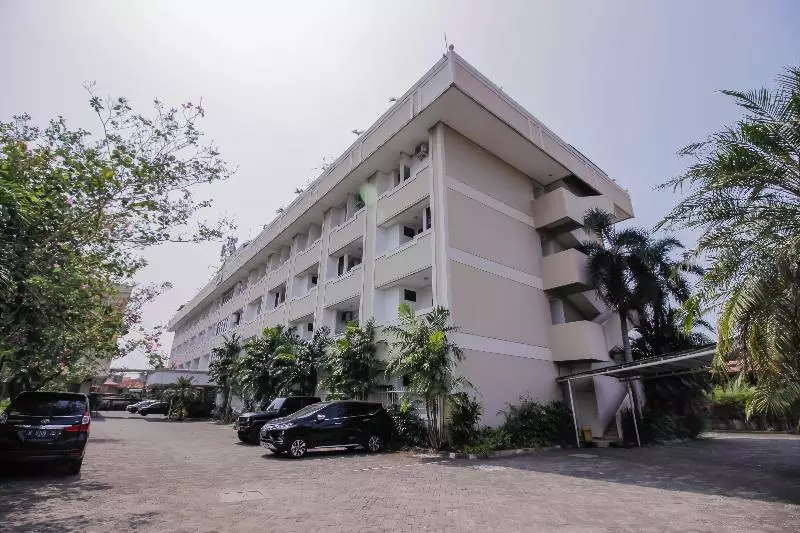 Majatalo Reddoorz Plus At Pitagiri Gbk Senayan