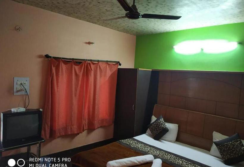 Otel Deepraj, Kausani