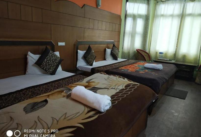 Otel Deepraj, Kausani