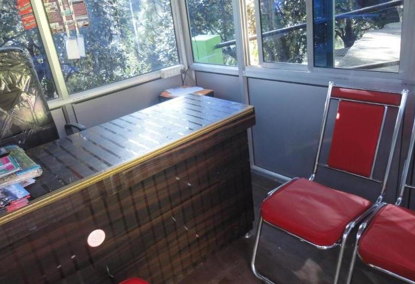 Otel Deepraj, Kausani