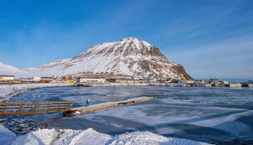 هتل Einarshúsid Guesthouse