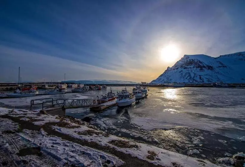 هتل Einarshúsid Guesthouse